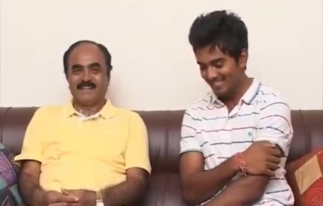 Young @klrahul with his father Dr. KN Lokesh uncle, during an interview in 2011. His idol Rahul Dravid sir said a few lines about him back then. Click on the link below to watch the full interview! ❤️‍🩹 🔗 : facebook.com/share/v/66MGFk…