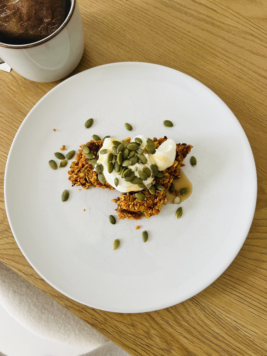 Carrot, oat and coconut squares served with pumpkin seeds and maple 🍁 syrup! Perfect healthy #breakfast! Please show me yours? #goodfood #goodforyourguts