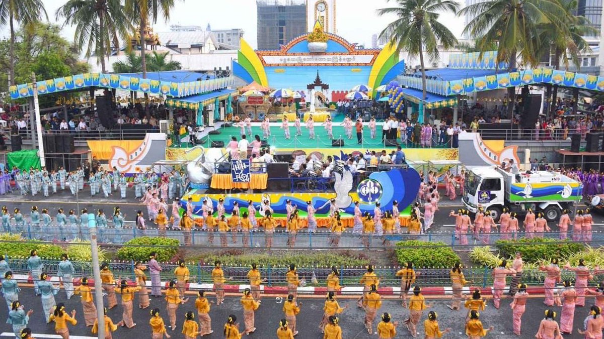 Two bombs exploded near the Mandalay Mayor’s water-spraying pavilion on Sunday, injuring at least eight people, local rescues teams said.

(Photo: MFP) 
#WhatsHappeningInMyanmar