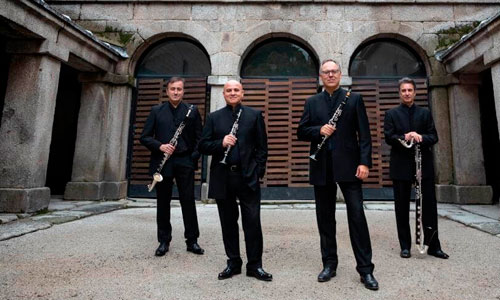 🎼Esta vesprada teniu cita en #CambraalPalau amb MAD4clarinets. Interpretaran un programa fascinant que explora totes les capacitats expressives i interpretatives de la família del clarinet.📅Hui diumenge, 14.⌚19.30.🏛️ Sala Rodrigo🎟️I a sols 10 €.👉🏼🔗bit.ly/3QpnlLN