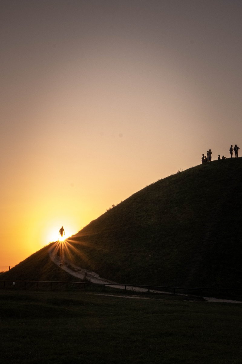 PoziomPhoto's tweet photo. Kopiec Krakusa - Kraków
#photography #fotografia #zdjęcie #zdjecie #landscape #landscapephotography #illusion #sunset #goldenhour #Polska #Poland #Polski #fotograf https://t.co/GxsEzi4oVQ