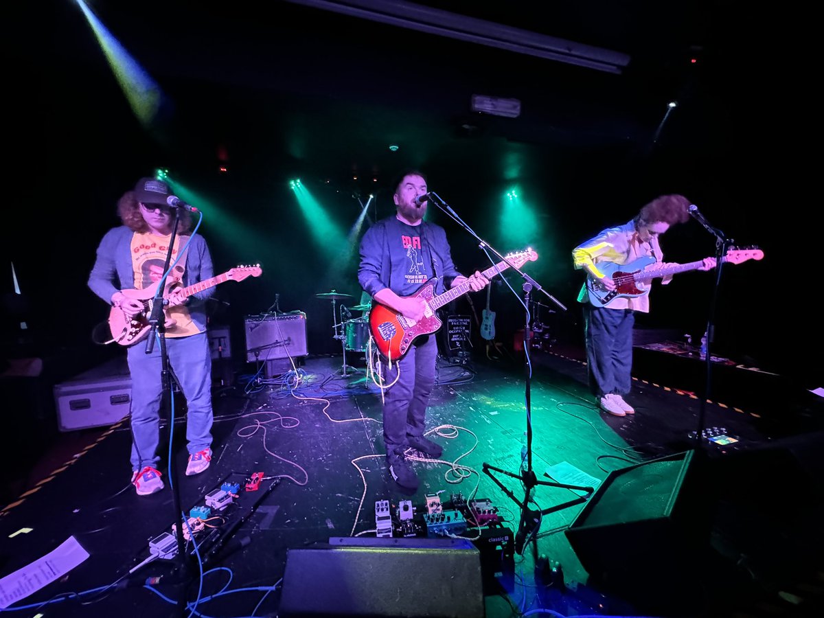 aliveandgigging's tweet photo. And the headliner last night @BeatGenLive was the brilliant @BrokenChanter with a super alt pop rock set that had the crowd eating out his hand 🔥🔥🔥 #aliveandgigging #livemusic #gigs #altpopmusic #altrock #indie #grassrootsmusic https://t.co/Cvdj94Xf7b