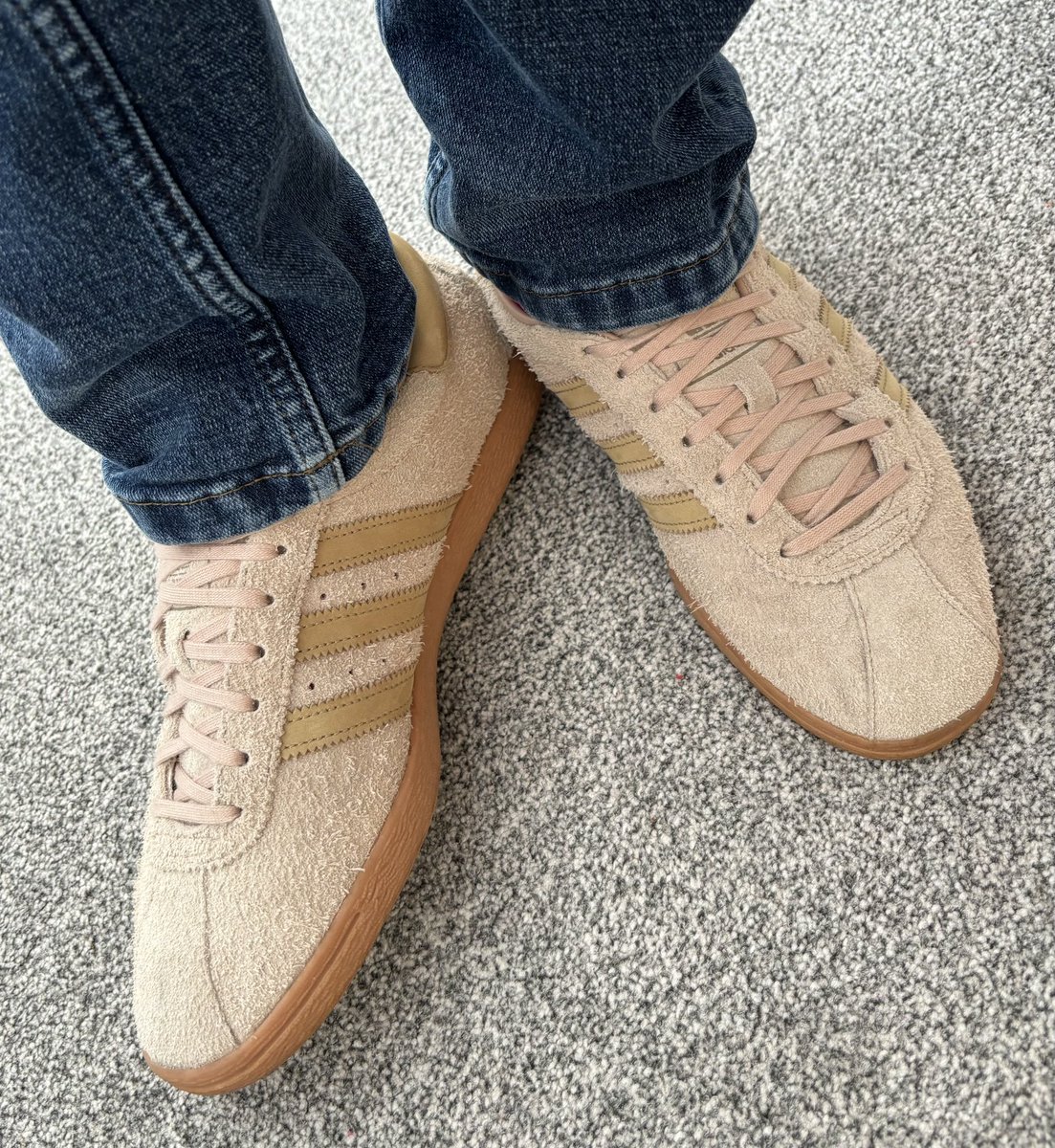 Today’s choice… Tobaccos on foot /// #ShareYourStripes