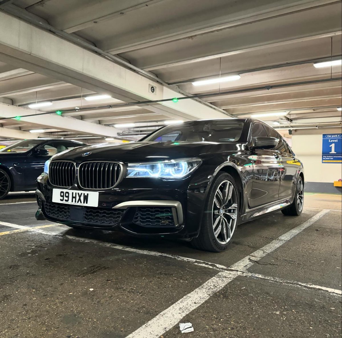 HosierXec's tweet photo. Late evening pick up at Terminal 4, London Heathrow on Saturday meeting just one of 13 flights over this weekend for one particular client ✈️

https://t.co/6j2KKezwDX https://t.co/5OIzCegxXQ