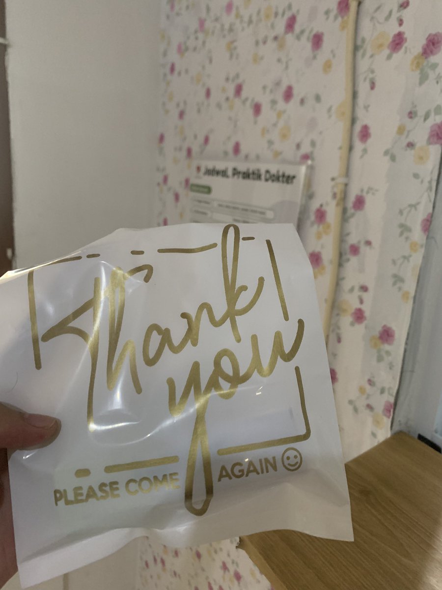 ZikriAhmad's tweet photo. Ke klinik di kasih obat bukannya disuruh cepet sembuh malah disuruh balik lagi tulisannya 🤦‍♂️ https://t.co/z8dGsGSDHk