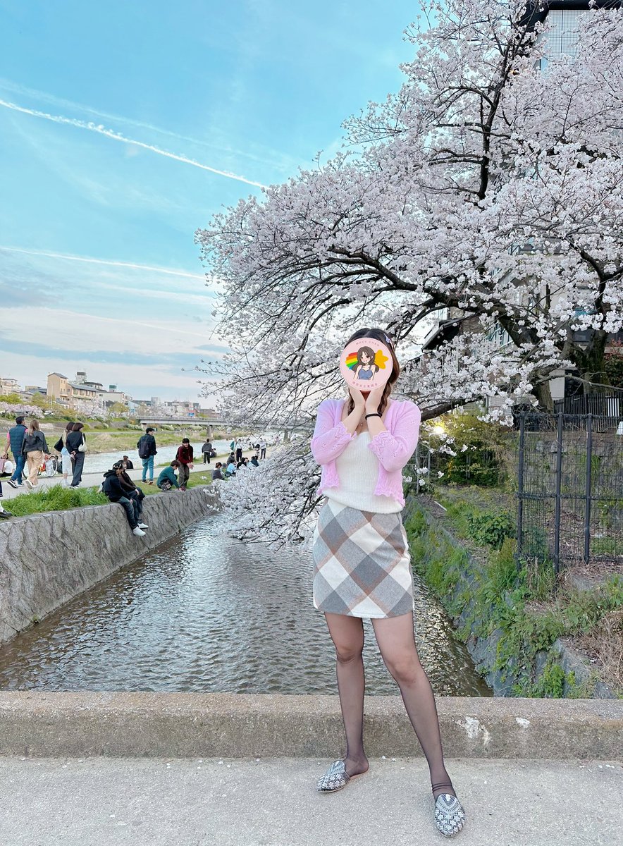 你喜歡櫻花妹嗎？ #macychan 

這是我第一次看 #櫻花🌸 

櫻花期不長，要看櫻一定要捉緊時間，但是準備好了，亦可以因突然的天氣變化，令你的計劃趕不上。這是大自然的花開花落，學習不執著。

幸運的是今次能看到，深深感受櫻花樹下的涼風及粉色光環。

#打一個有內涵嘅飛機 #做一場平等嘅愛 #文淫雅仕女 #情慾自主