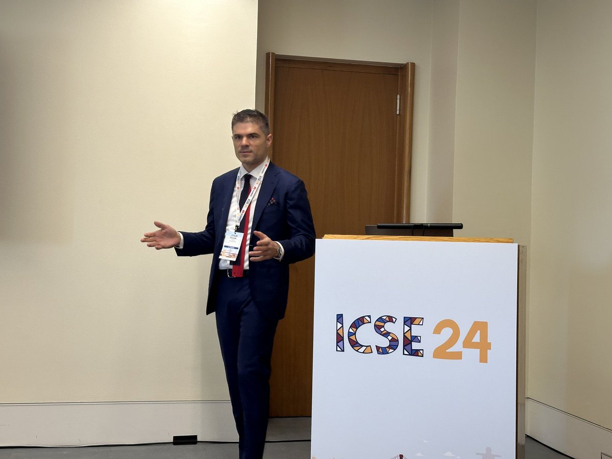 xiaozhouli's tweet photo. What’re the new trends in software architecture? Let’s find out in #SATrends @ICSEconf with @davidetaibi #Lisbon https://t.co/6inUT3h3ul