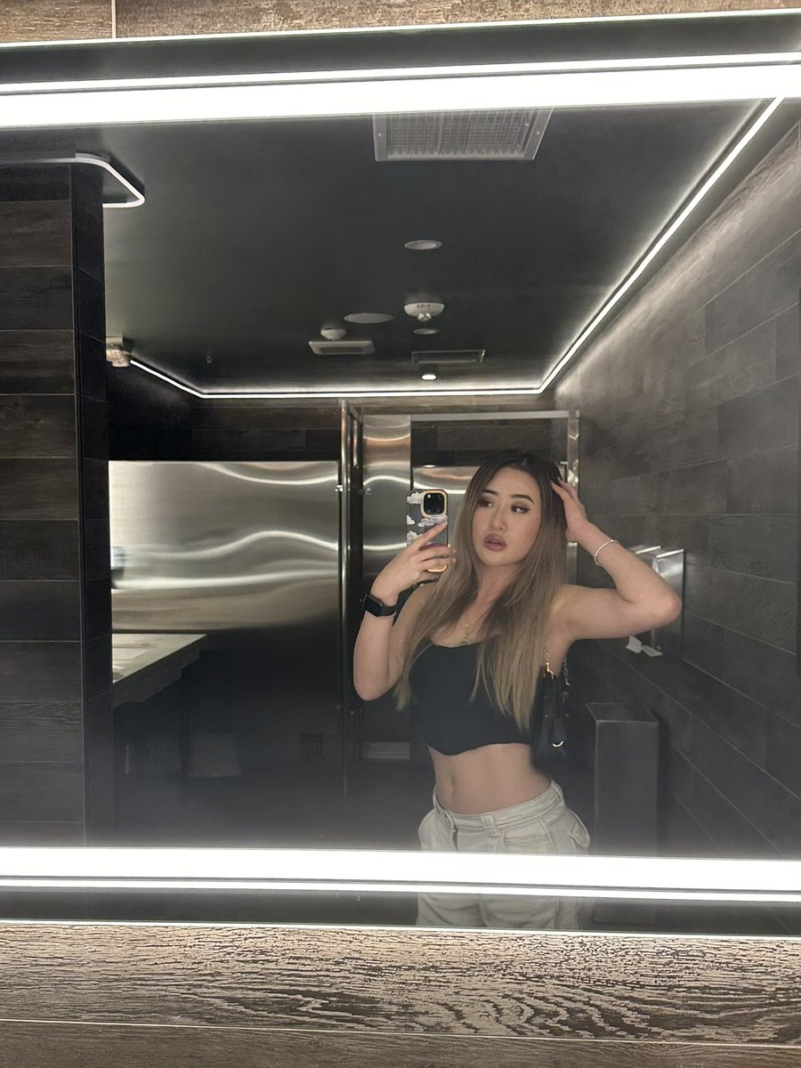einnv's tweet photo. Mirror mirror https://t.co/JKbWnnOXyZ
