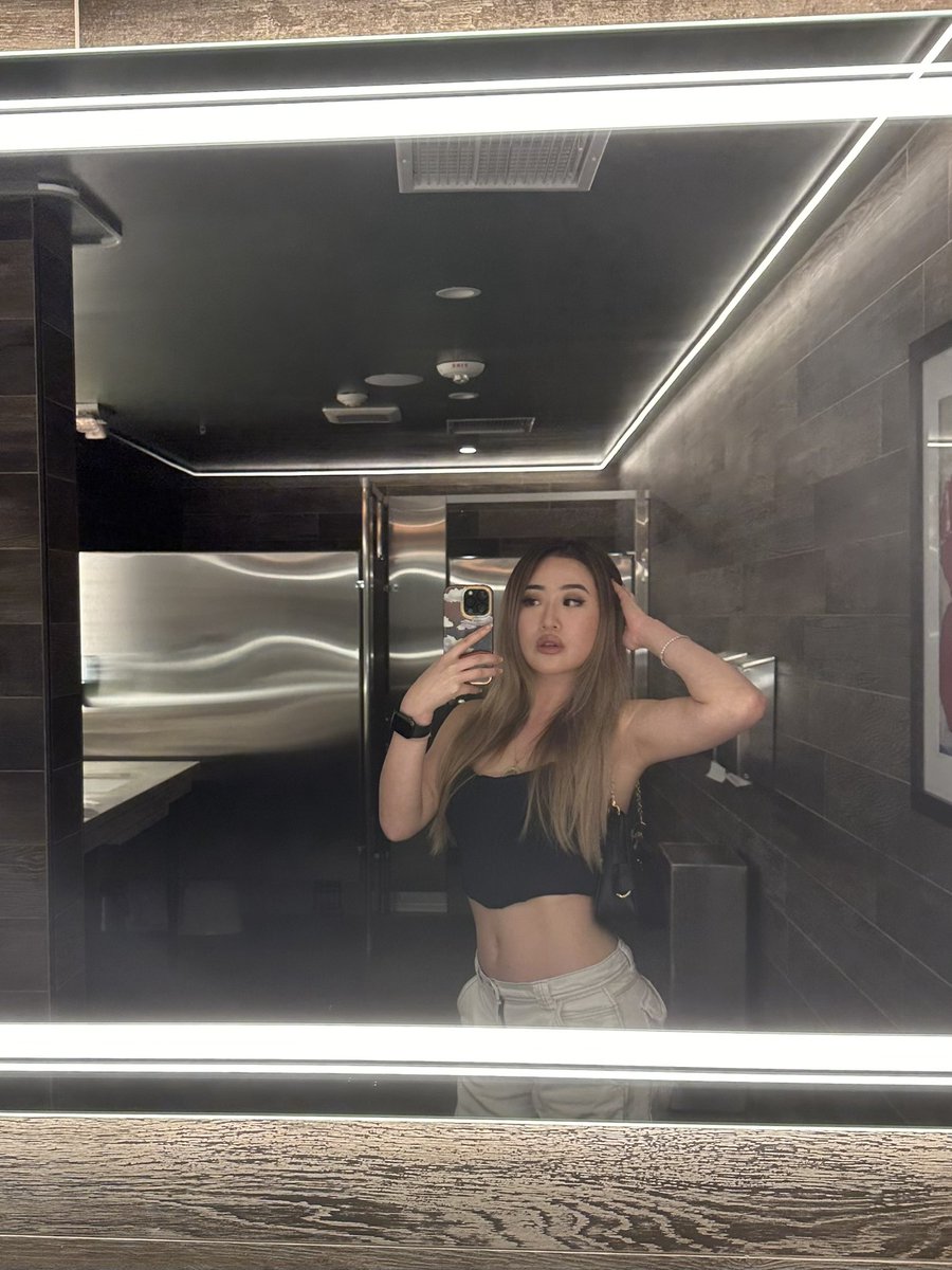 einnv's tweet photo. Mirror mirror https://t.co/JKbWnnOXyZ