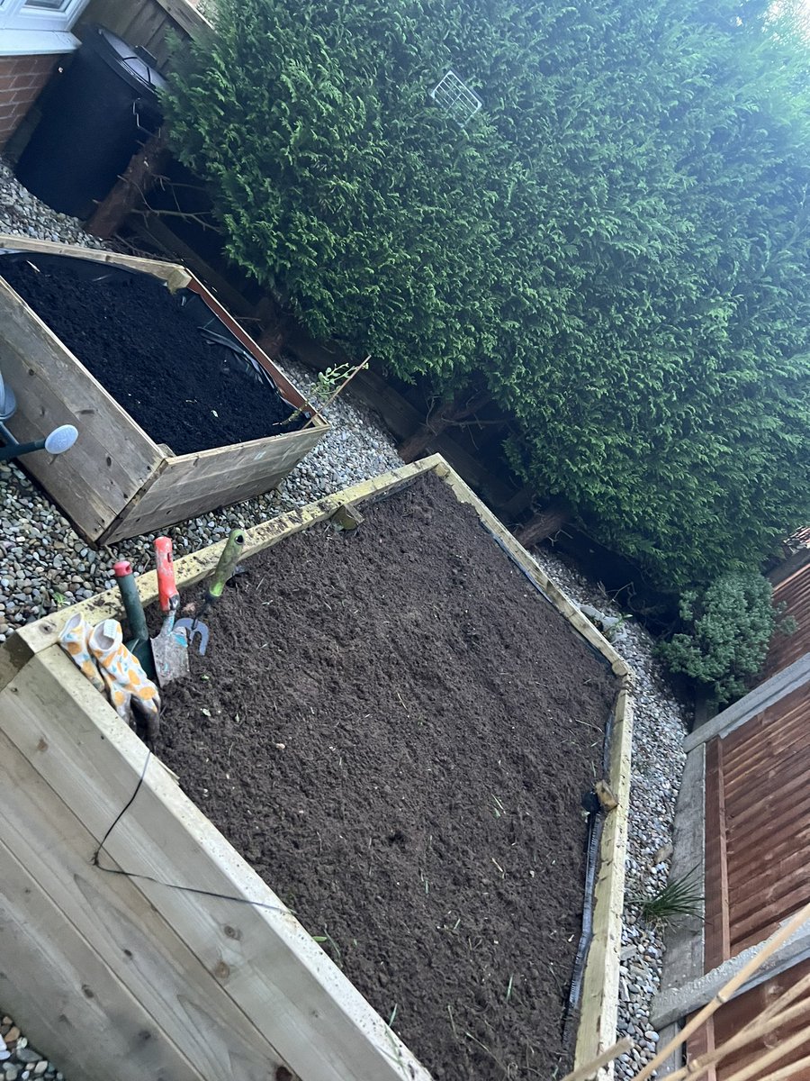 It’s National Gardening Day…what jobs are you doing today? Ive  made a start on the raised beds! 
💥Newsflash for you keen gardeners pushing the lawnmower, digging down deep or raking the lawn all count as Body Magic activity 🙌👊 #nationalgardeningday #slimmingworld