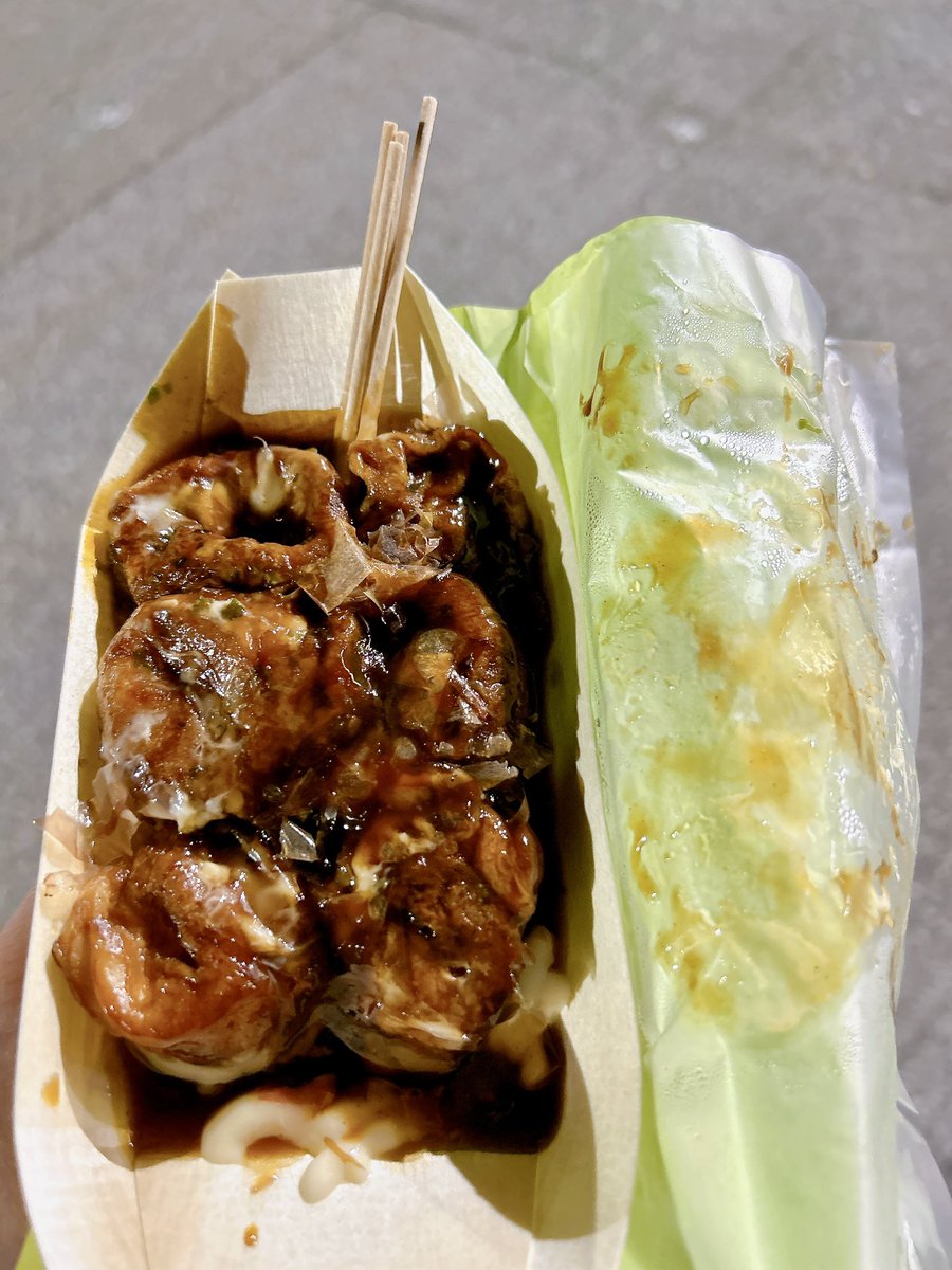 GameChanger_39's tweet photo. こんな感じの緑紙に包まれてるたこ焼き懐かしいな🐙
#たこ焼き https://t.co/Ig4kEFnT92