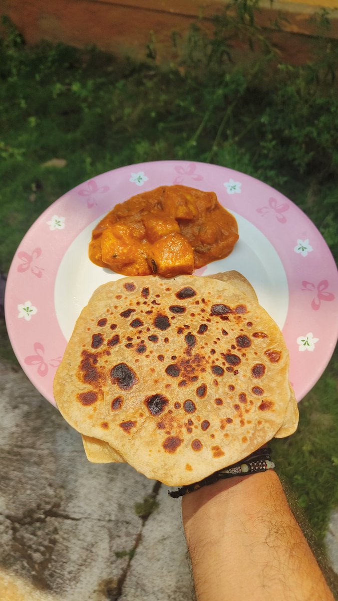 Its lunch time ..Kadai Paneer and Paratha .. Of course Sunkissed 😍😍
#RajsKitchen