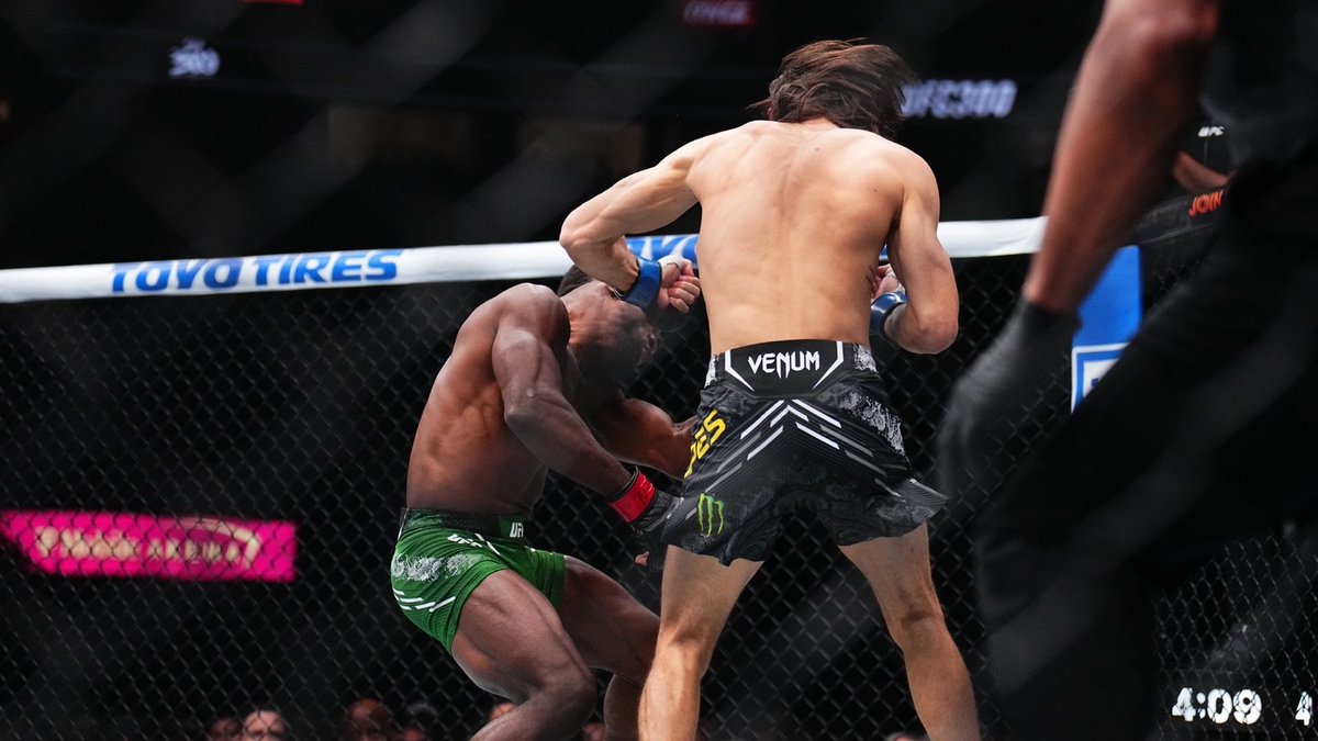 ufc's tweet photo. His stock continues to rise 📈

Last night @DiegoLopesMMA showed just why he is quickly becoming a fan favorite! #UFC300 https://t.co/piqrddJas7