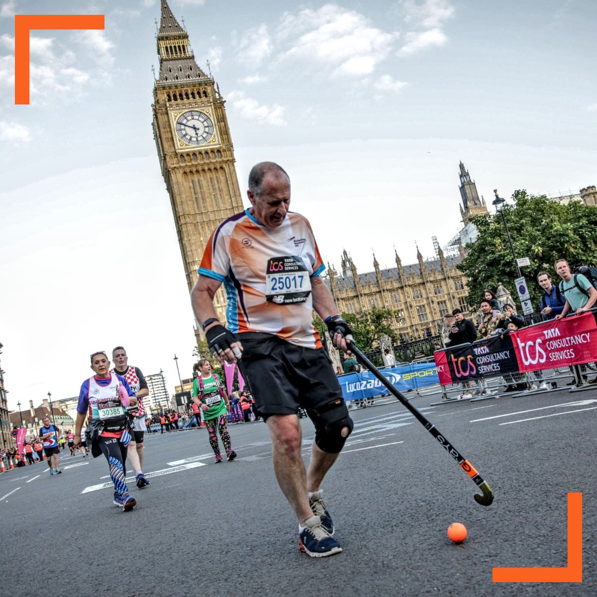Dribbling a hockey ball AND running the @LondonMarathon! That's what Andy's doing #ForACure for a 2nd time on Sunday 21 April. Our cheer squad will be there rooting for you every tap of the way! Let's help Andy reach his £2,000 target: bit.ly/3PVeh0U #LondonMarathon