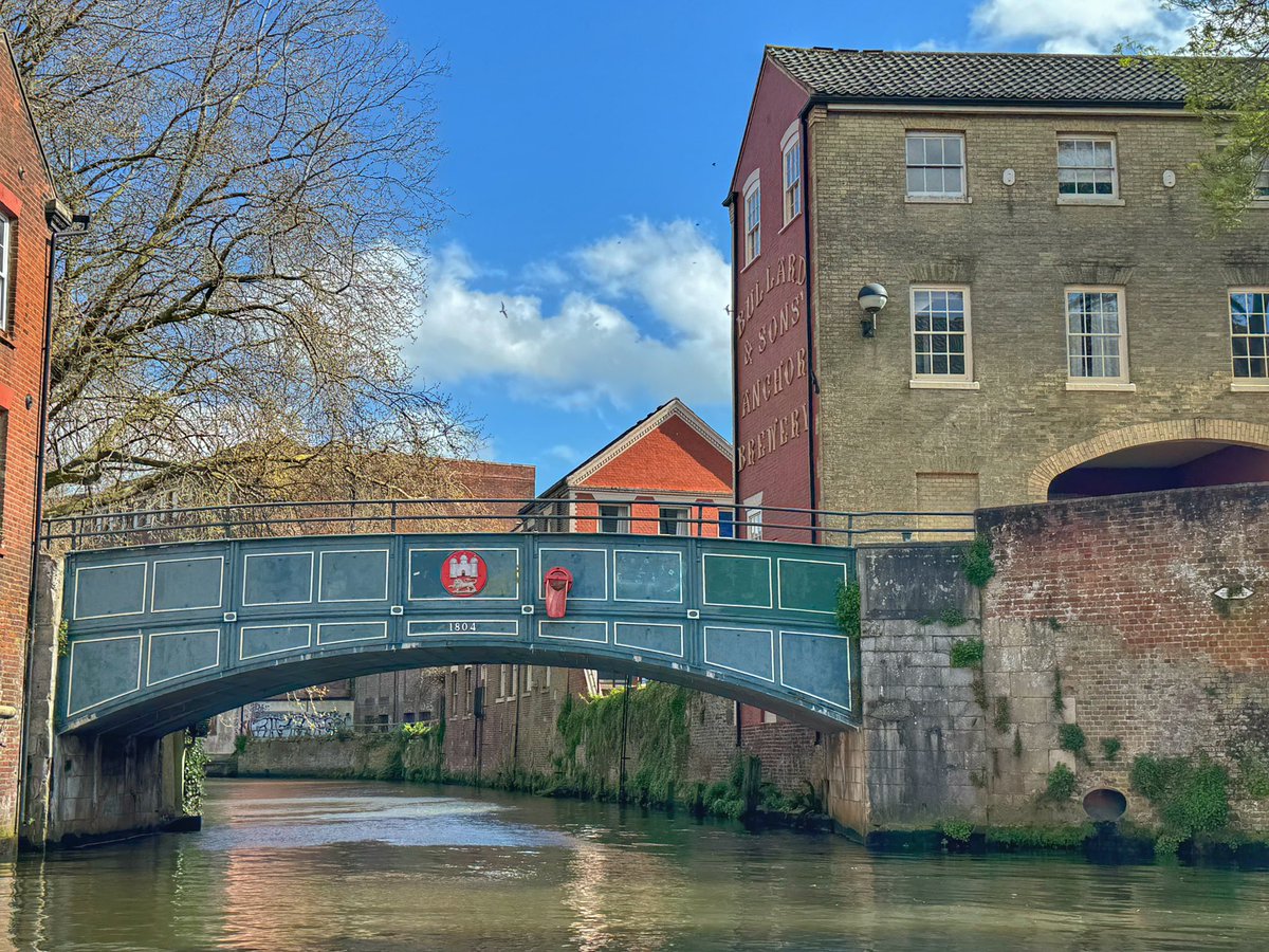 Shot from a Thorpe Island Boats electric boat last Sunday. It’s a great way to explore the river. Check them out at Instagram. #Norwich