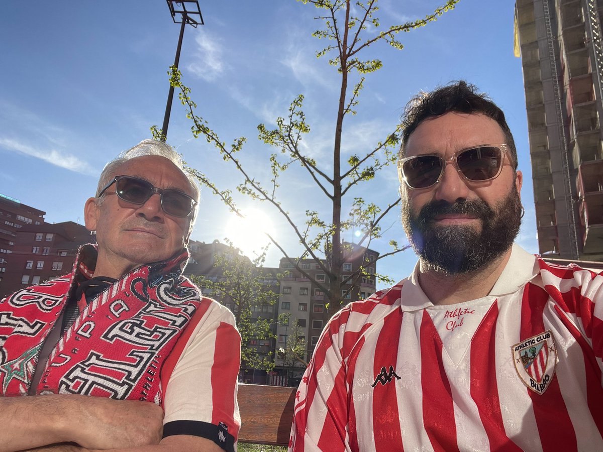 gnomogore's tweet photo. Lo vivido estos días en Bilbao junto a mi padre, es inolvidable, único y lleno de una magia imposible de superar. Sentimientos a flor de piel, lágrimas sin poder ni querer contener, risas, amistad, y un amor por el Athletic Club, incondicional e imperecedero. 
#athleticclub 🦁 https://t.co/VGUyyGol5Q
