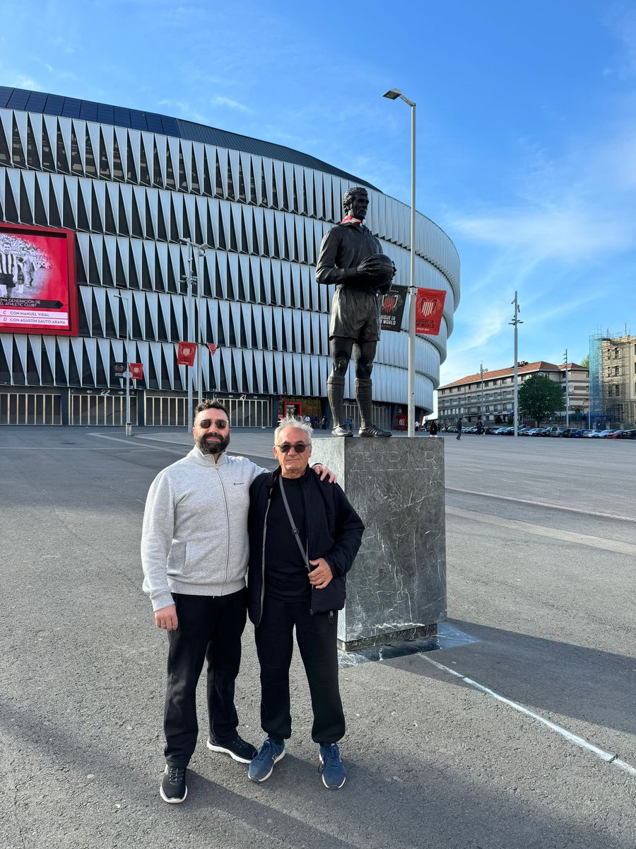 gnomogore's tweet photo. Lo vivido estos días en Bilbao junto a mi padre, es inolvidable, único y lleno de una magia imposible de superar. Sentimientos a flor de piel, lágrimas sin poder ni querer contener, risas, amistad, y un amor por el Athletic Club, incondicional e imperecedero. 
#athleticclub 🦁 https://t.co/VGUyyGol5Q