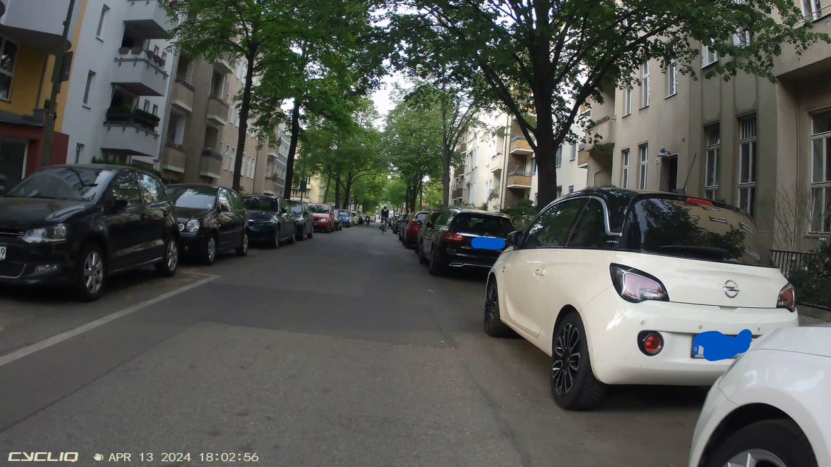 Etikettenschwindel Fahrradstraße🫤
Also sieht eigentlich aus wie normale Straße im Wohngebiet
#verkehrswende #berlin