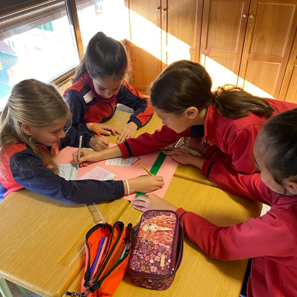 DiscipulasLeon's tweet image. ¡Buenos días! ☀️ 

Los alumnos de quinto de primaria han realizado una actividad sobre animales en Francés.

¡Feliz domingo! ☺️ 

#français #laferme #leonesp