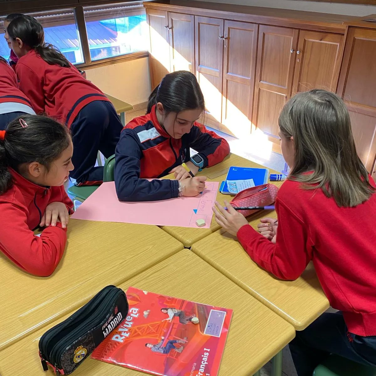DiscipulasLeon's tweet image. ¡Buenos días! ☀️ 

Los alumnos de quinto de primaria han realizado una actividad sobre animales en Francés.

¡Feliz domingo! ☺️ 

#français #laferme #leonesp