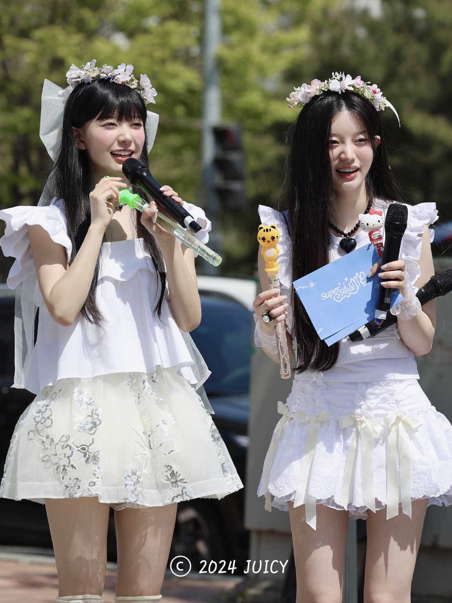 kpoplovers44's tweet photo. 240413 음중 미팬 민주 모카

  🫧   𐬹 ۫ ۪ 미모즈 𐬹 ۫ ۪  🫧

 #민주  #ミンジュ #아일릿 #ILLIT #アイリット  #MINJU #모카 #MOKA #モカ https://t.co/mHrmvwifEw