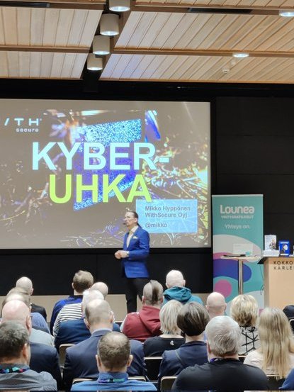 Tänään vedettiin #LouneaICTverkosto isolla lavalla <a href="/KokkolaKarleby/">Kokkola Karleby</a> kaupungintalolla. Kiitos asiakkaat ja kumppanit <a href="/withsecure_FI/">WithSecure™ Finland</a> <a href="/MicrosoftSuomi/">Microsoft Suomi</a> ja Checkpoint  upeasta päivästä ⭐️⭐️⭐️