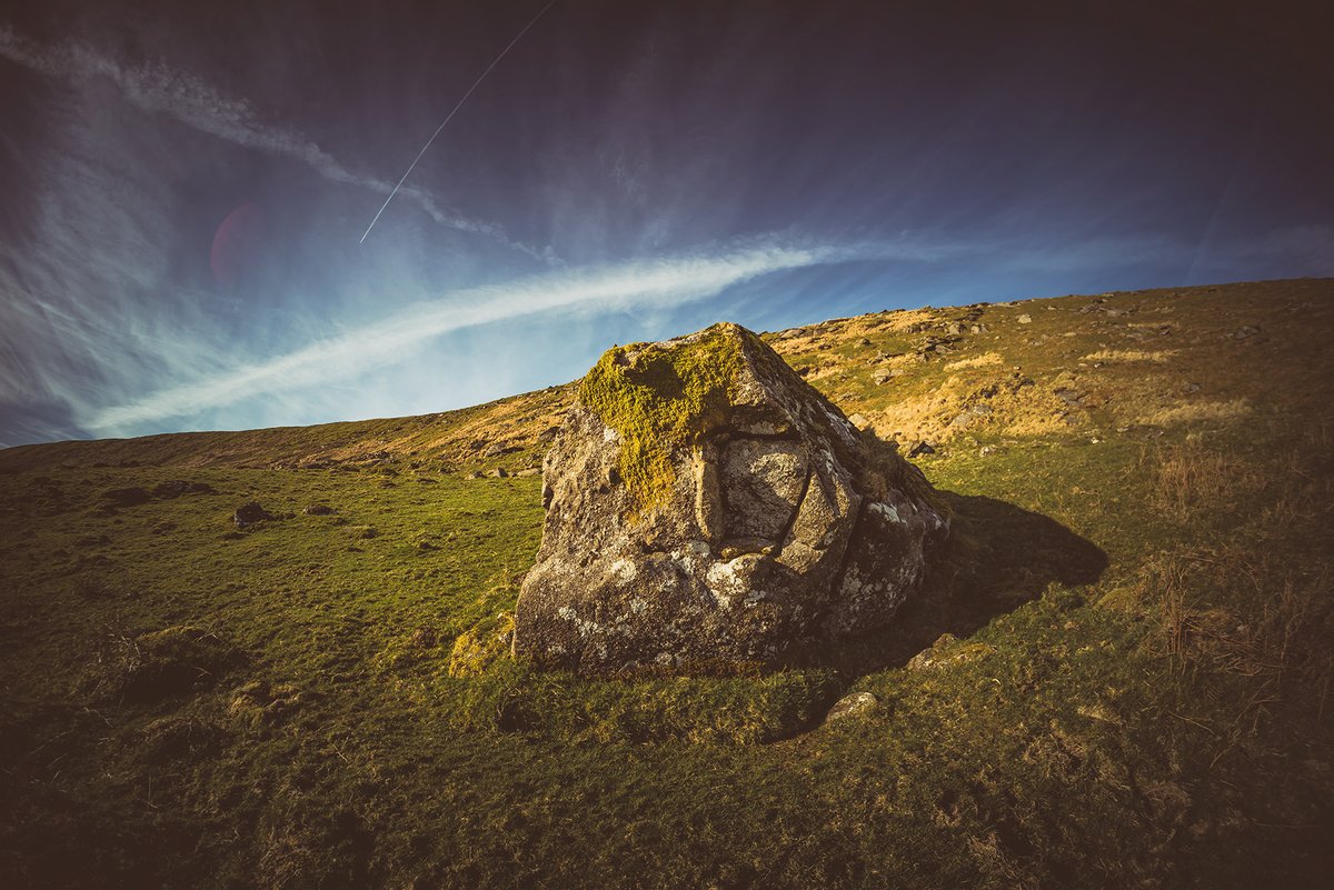 The rock with the grinning face 📷 Saw this and had to take a quick snap - apparently it might only be me that sees a grinning face, but there's definitely a face there ... close to the #SlipperStones on #Dartmoor yesterday (my first time there!)