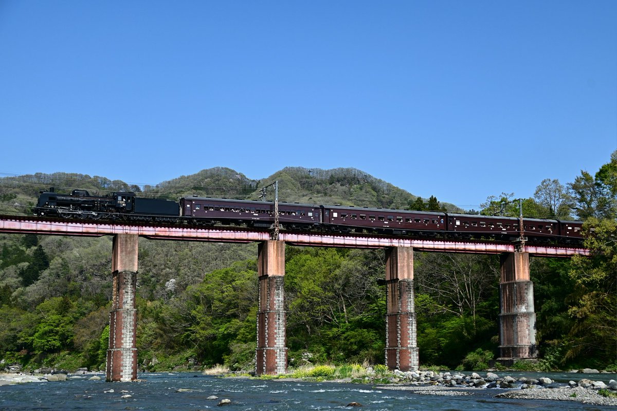 2024/4/14
5001レ～5002レ
秩父鉄道SLパレオエクスプレス
C58363+ぐんま車両センター旧型客車4両

昨日から今月21日までの土休日に限り、従来の12系客車からぐんま車両センターから借り入れた旧型客車を繋いで運転されています。
本日はパレオエクスプレスデビュー当時のHMを掲げての運転となりました