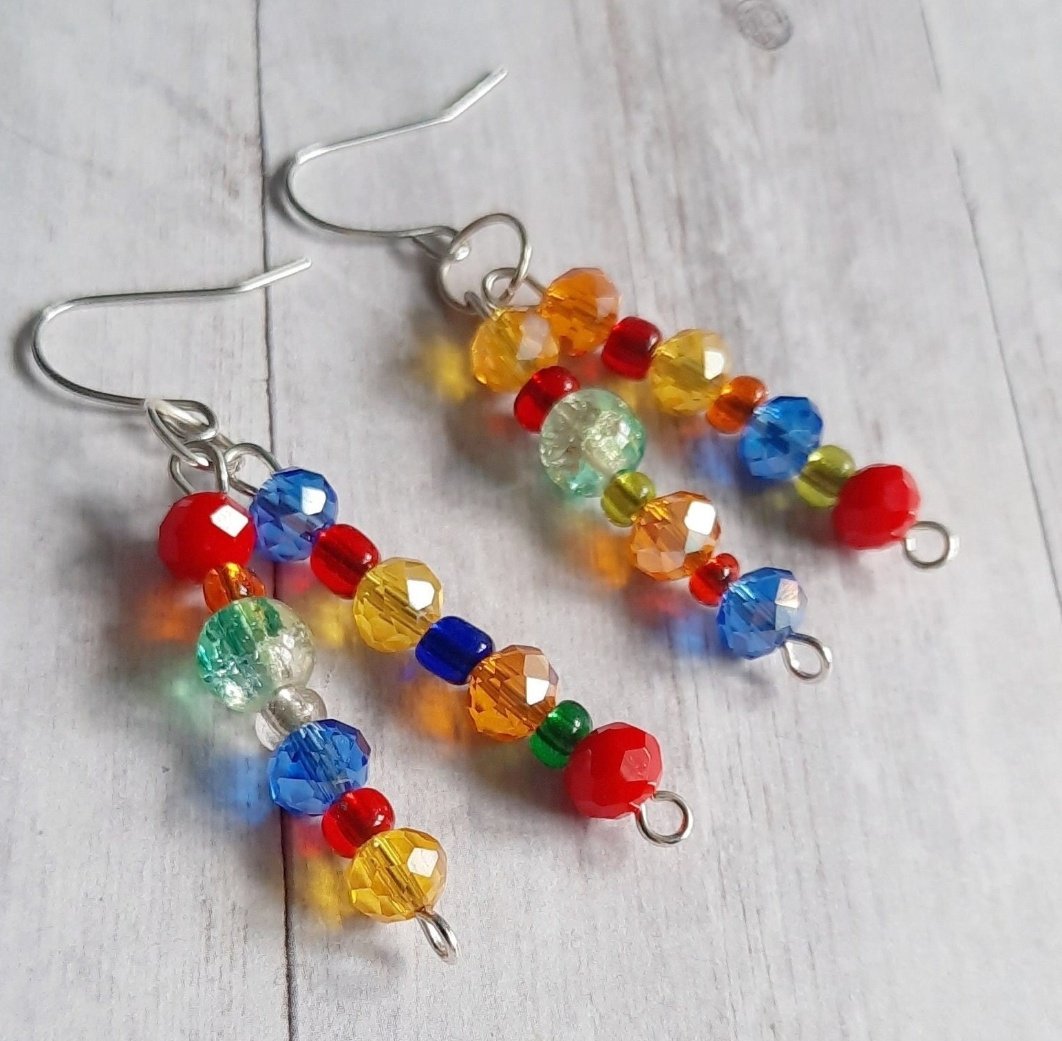 Good morning from our sunny bit of Yorkshire. How about these pretty rainbow bead earrings, with free UK P&P twiggypeasticks.etsy.com/listing/149635… #ukgifthour #ukgiftam #mhhsbd #craftbizparty