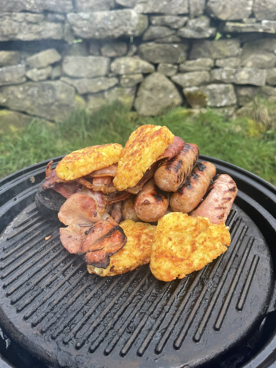 Andrew Hall tweet media