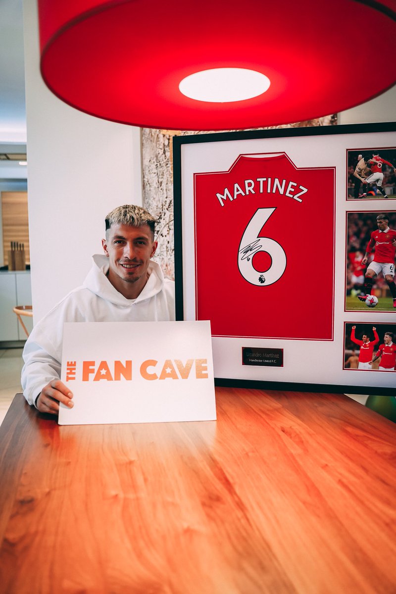 On this day in 2023, Lisandro Martinez signed with The Fan Cave ✍️ Shop our Martinez collection on thefancavememorabilia.co.uk