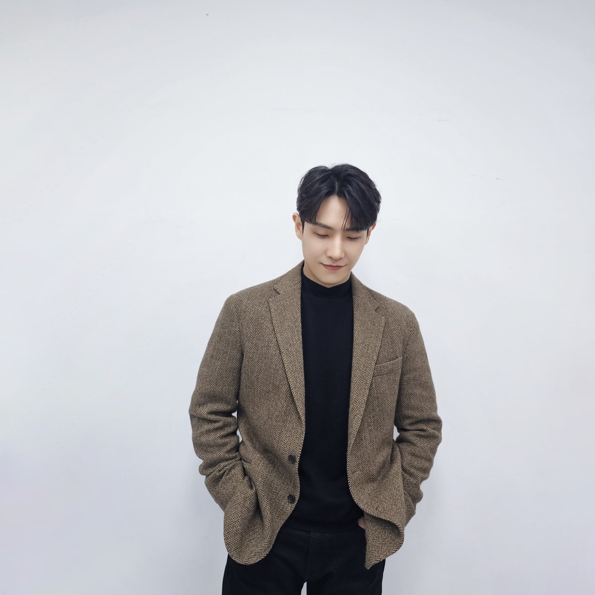 PrainTPC's tweet photo. #이준 #미운우리새끼

오늘 밤 9시 5분 SBS!
이준배우가 <미운 우리 새끼>에서
빵빵 터지는 입담을 선보인다는 소식🐥

본.방.사.수.하고
즐거운 일주일 보내세요💞

#leejoon https://t.co/31Y8mAuJq2