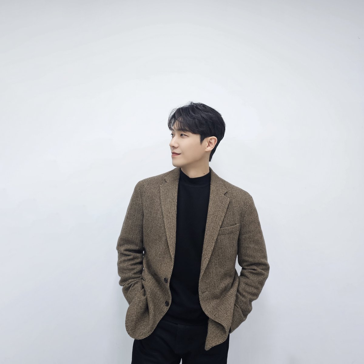 PrainTPC's tweet photo. #이준 #미운우리새끼

오늘 밤 9시 5분 SBS!
이준배우가 <미운 우리 새끼>에서
빵빵 터지는 입담을 선보인다는 소식🐥

본.방.사.수.하고
즐거운 일주일 보내세요💞

#leejoon https://t.co/31Y8mAuJq2