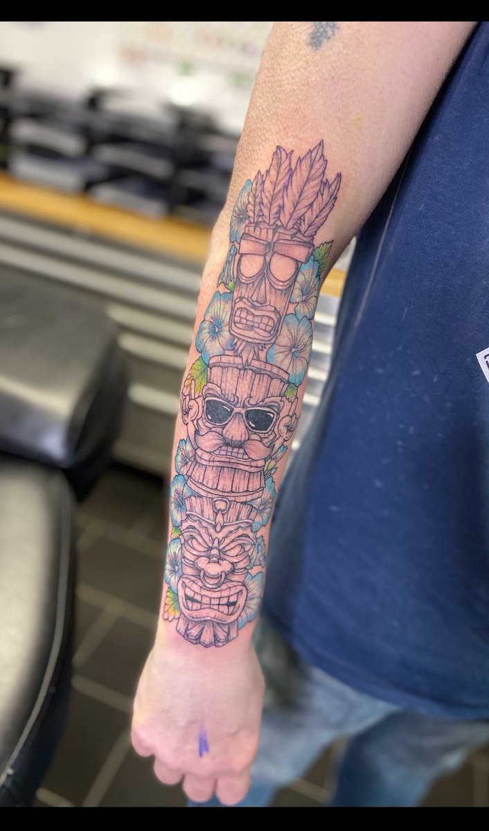 Vibrant tiki head totem pole, tropical flowers with a pop of colour! A super cool start to our clients growing sleeve!🌺💙

#oldempiretattoo #tikistyle #floraltattoo #colourtattoo #sleevetattoo #studio #armtattoos #weloveink #manchester #tattoodesign #tattooartist #sleeve #tattoo