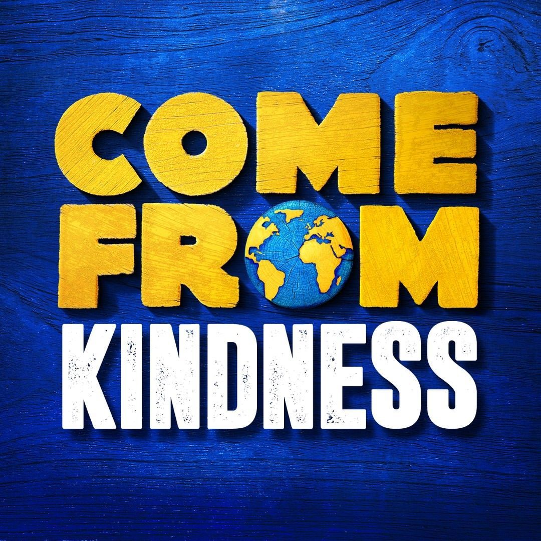 Every day is Random Acts of Kindness Day in Gander! 😆 What do you folks think? Reckon you can do something nice for someone else today? 🤝💙💛 COME FROM AWAY coming to Bord Gáis Energy Theatre from 11-22 June 2024. Book your Tickets now through Ticketmaster.