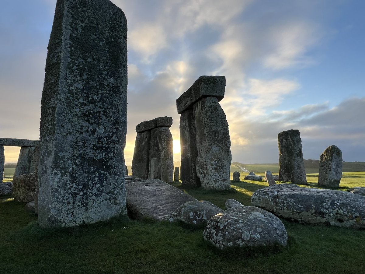 Sunrise at Stonehenge today (14th April) was at 6.13am, sunset is at 8.02pm ⛅️