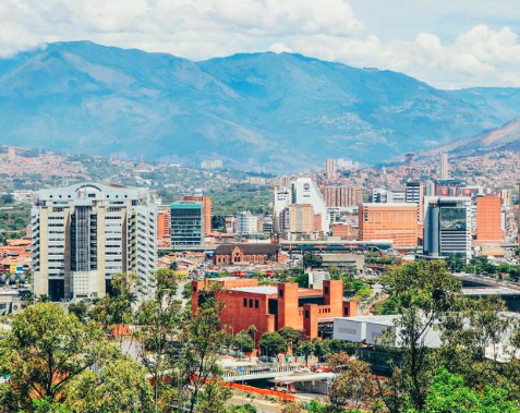 Say what? (Can someone translate in Spanish?) 🇨🇴 Colombia has got eyes on the horizon = 2030 deadlines, climate targets and the potential of renewable energy! Read more from @el_pais (in Spanish)👉 elpais.com/america-futura… #LetsChangeEnergy in Latin America🌎