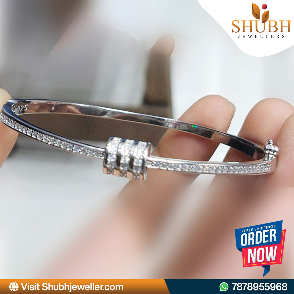 ShubhJeweller's tweet image. Elevate your style with our Center Round Stone Pattern Design Ring Pure Silver 925 Bangle.

Shop now with Shubh Jewellers! Order via WhatsApp at 7878955968 or visit our website shubhjeweller.com

#ShubhJewellers #SilverBangle #StonePattern #Fashion #ShopNow