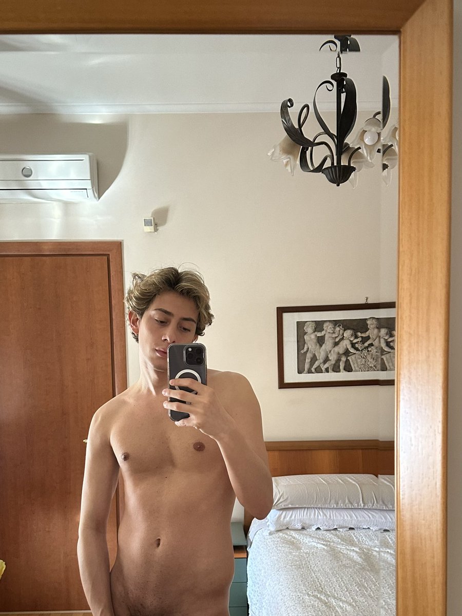 _AlessandroFer's tweet photo. Il ritorno della postazione selfie 🤳🏻 https://t.co/B7RioT7gzN