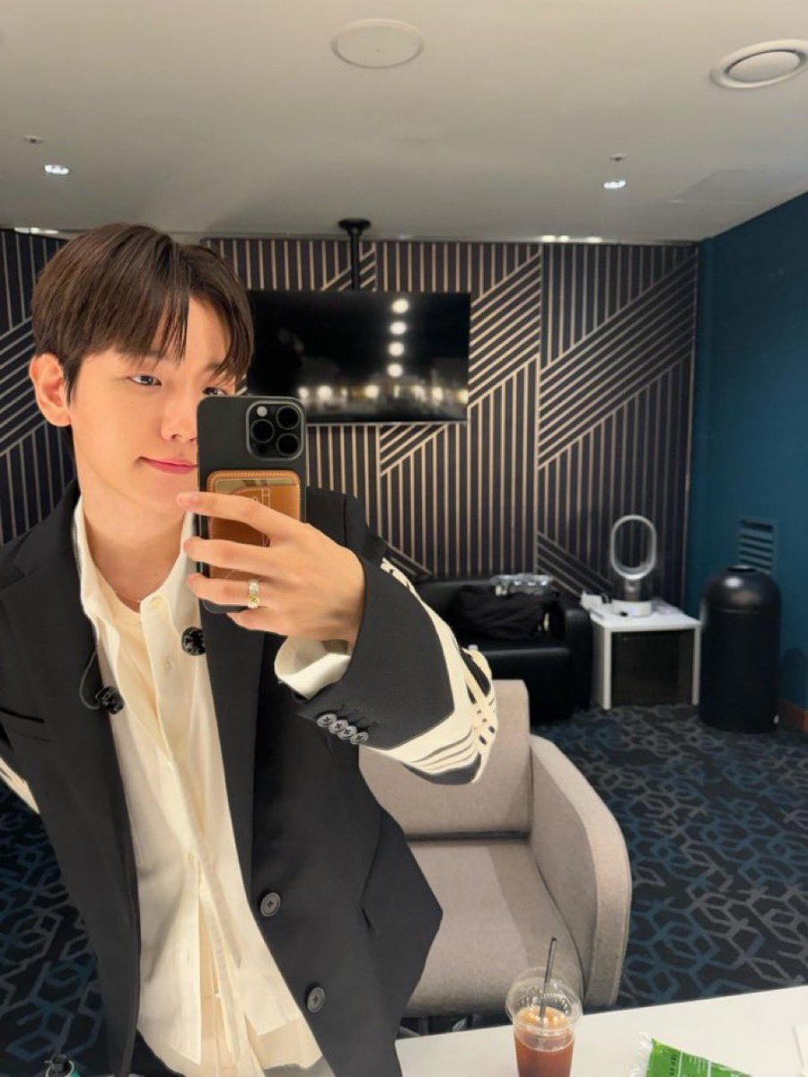 exourcesid's tweet photo. 240414 [🐶💬] 

"tadi seru!! aku seneng deh!!!!>< hahahaha hari ini setelah sekian lama muka ku keliatan bengkak!!! tapi gapapa!! soalnya aku bahagia!!!!!hehehhehe" https://t.co/HTkuBqyDpU