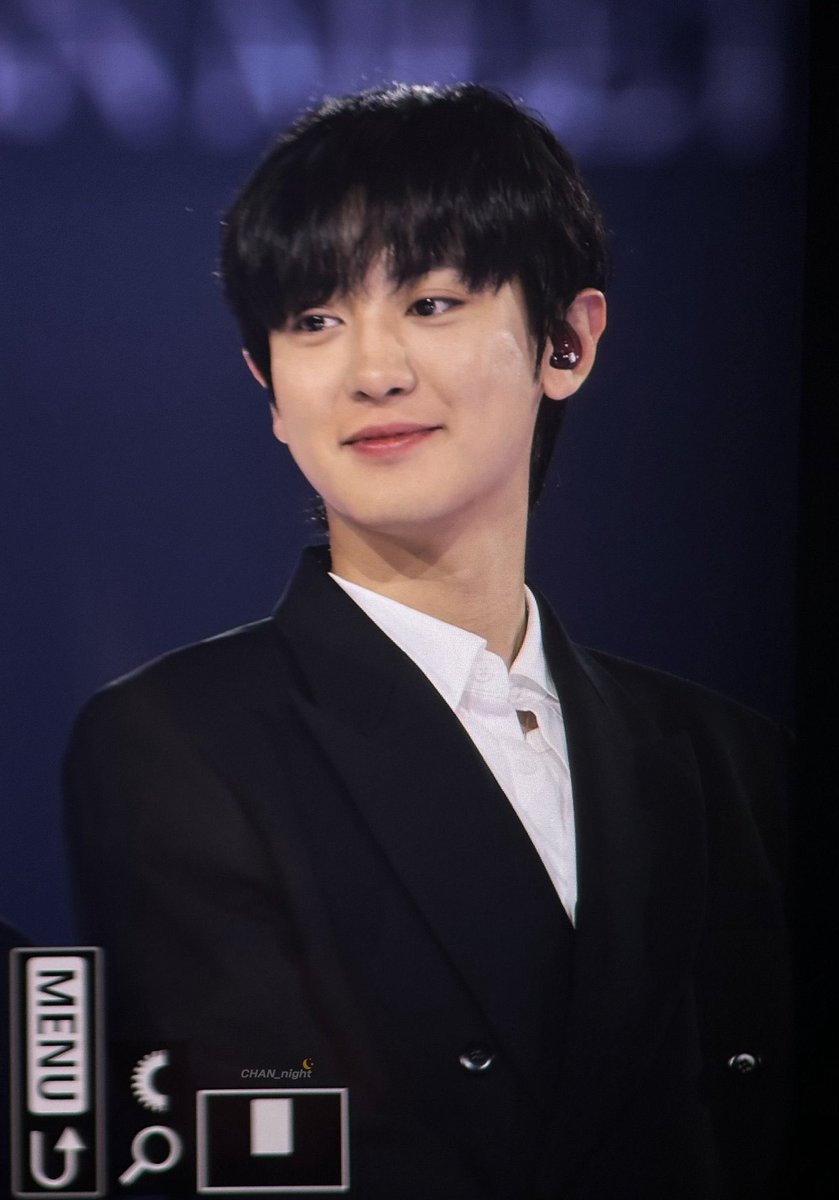 EXOGlobal's tweet photo. [PREVIEW] 240414 #CHANYEOL @ 2024 EXO Fanmeeting: ONE - Show 1
cr. _LoeyyyeoL_, Bloey92, CHAN_night61

ONE WITH EXO
#ONEdaywithEXO
#2024EXOFanmeetingONE
#엑소 @weareoneEXO https://t.co/HsnxAGxegn