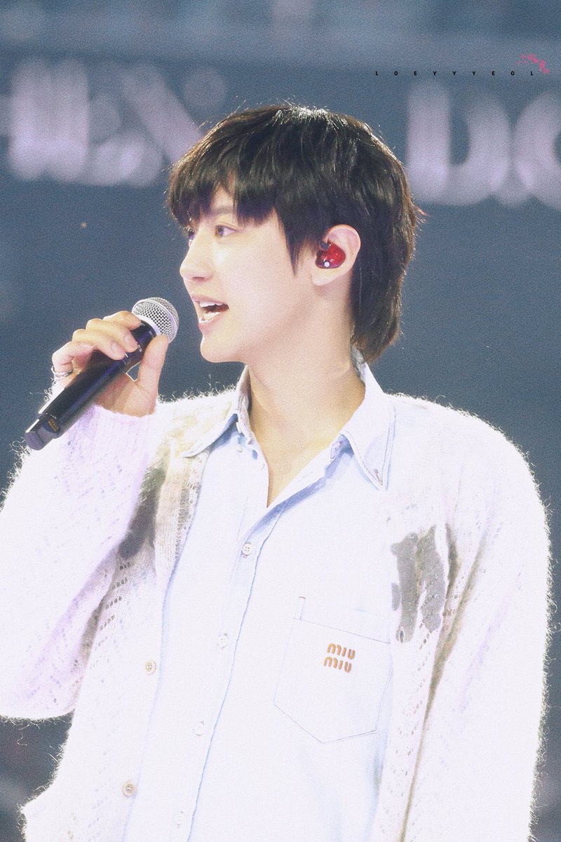 EXOGlobal's tweet photo. [PREVIEW] 240414 #CHANYEOL @ 2024 EXO Fanmeeting: ONE - Show 1
cr. _LoeyyyeoL_, Bloey92, CHAN_night61

ONE WITH EXO
#ONEdaywithEXO
#2024EXOFanmeetingONE
#엑소 @weareoneEXO https://t.co/HsnxAGxegn