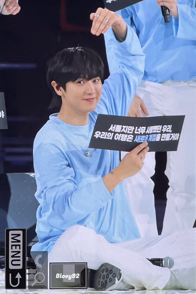 EXOGlobal's tweet photo. [PREVIEW] 240414 #CHANYEOL @ 2024 EXO Fanmeeting: ONE - Show 1
cr. _LoeyyyeoL_, Bloey92, CHAN_night61

ONE WITH EXO
#ONEdaywithEXO
#2024EXOFanmeetingONE
#엑소 @weareoneEXO https://t.co/HsnxAGxegn
