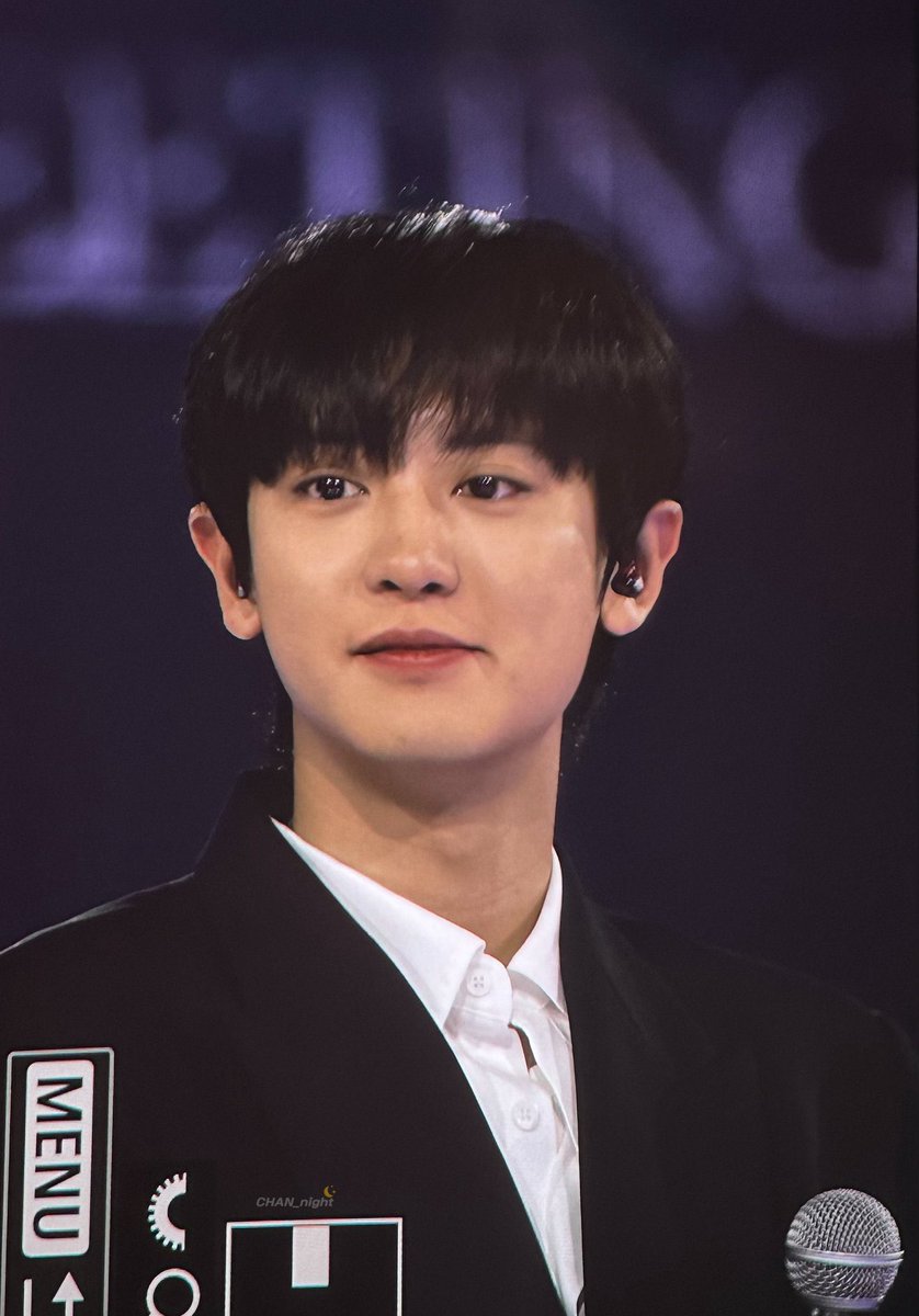 EXOGlobal's tweet photo. [PREVIEW] 240414 #CHANYEOL @ 2024 EXO Fanmeeting: ONE - Show 1
cr. _LoeyyyeoL_, Bloey92, CHAN_night61

ONE WITH EXO
#ONEdaywithEXO
#2024EXOFanmeetingONE
#엑소 @weareoneEXO https://t.co/HsnxAGxegn