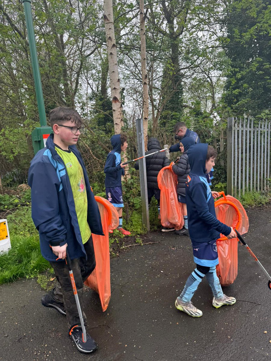 Yesterday our u12s took part in their sponsored litter pick. They started at @viridorcommunitystadium and went all around weston. Finishing back at @RuncornTown to watch the first team secure 3 points. Thank you to everyone who has supported us and donated.