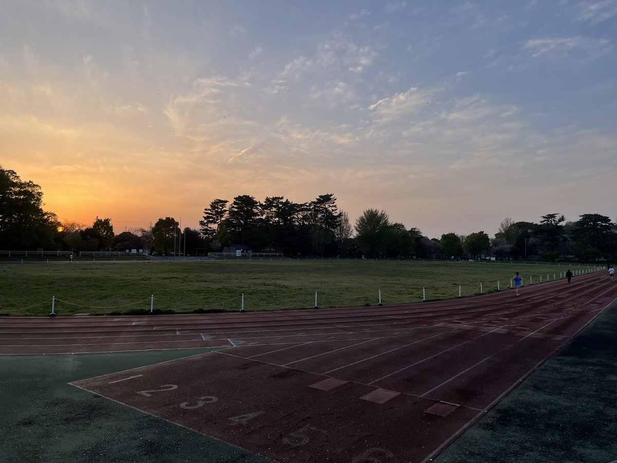 realsyouchan's tweet photo. スカッとランニング🏃🏃♀️🏃♂️
#NICERUN
#YUUYAKE https://t.co/5XlQZlxy6B