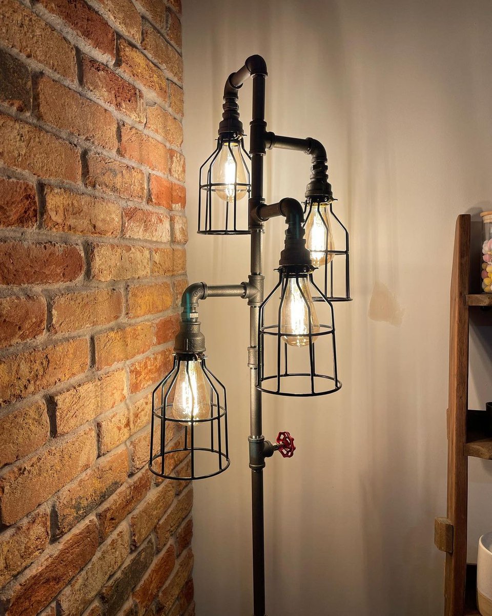 Loving this lamp no.18_kenilworth It's so nice to see it complimentry of the Olde bayswater blend brick slips!

#1960shouse #1960shomerenovation #1960shouserenovation #diyhomedecor #homedecor #homerenovation #housetoahome #housetohomestory