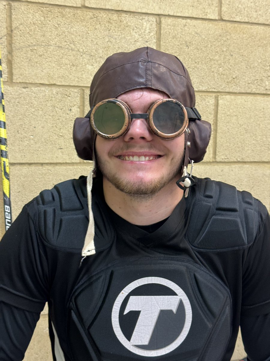 ArrowsIHC's tweet photo. The Seniors book their place at the Nationals with a convincing 6-1 win over the Kingston Street Flyers.

Man of the Match was Dan Townend who worked hard on the boards to create plenty of opportunities. https://t.co/JrHHBHkJXH