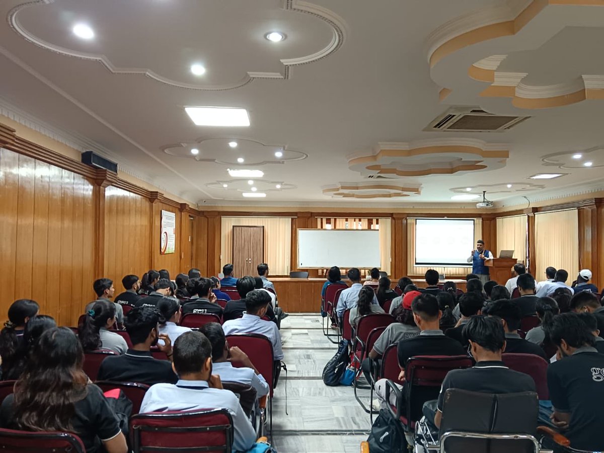 India_iDEX's tweet photo. #iDEX with @GraphicEraUni conducted an informative outreach session for the #DISC11 & #ADITI.
Mr. Jatin Arora, DPD/DIO shared valuable insights into the #iDEX framework & about the exciting opportunities for #Startups #MSMEs & #Innovators.
Visit: https://t.co/bI6u2eXYv7. https://t.co/4QWAGGwn8O
