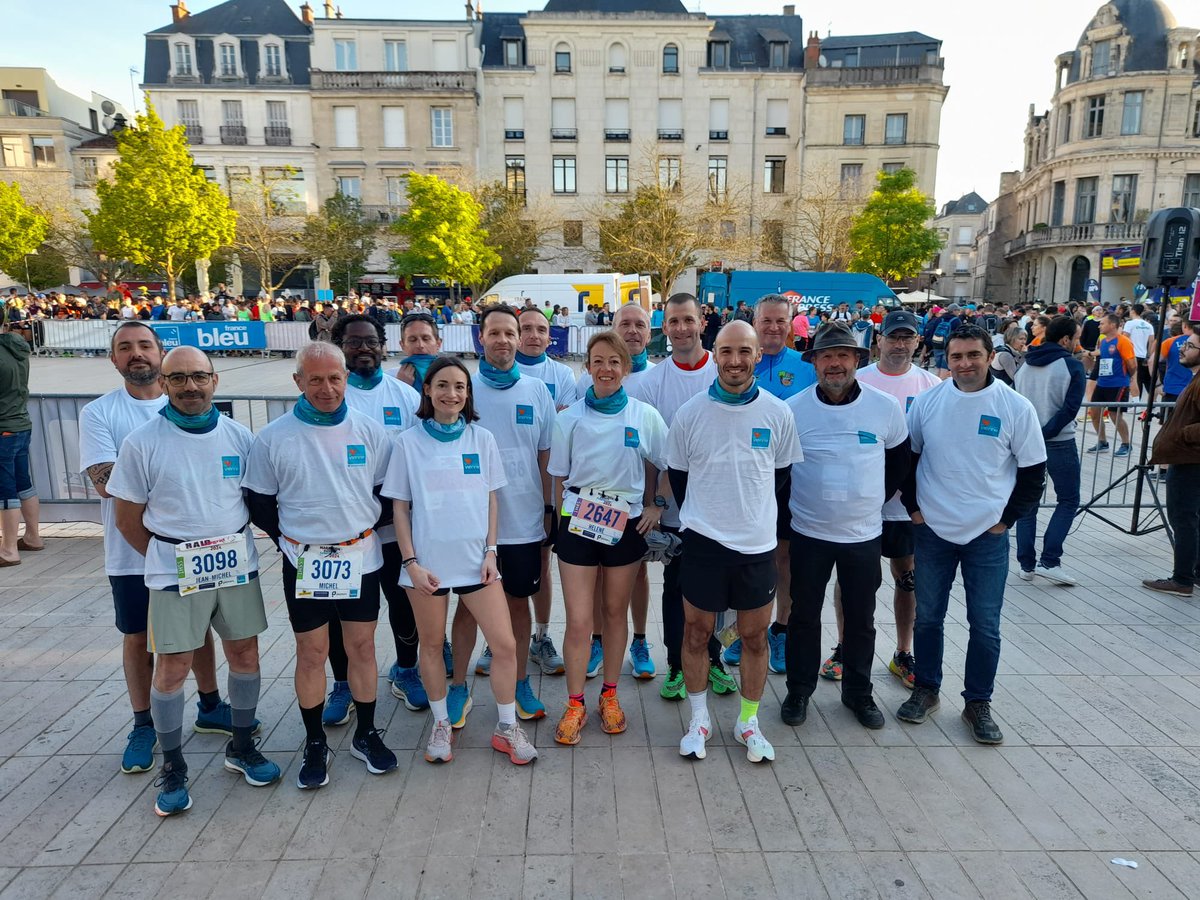 #Sport 🔥 | Le Département de la #Vienne était bien représenté au @MarathonPoitFut : 1 élu et 19 agents présents sur la ligne de départ. 🏁

Toutes nos félicitations ! 🤩👏